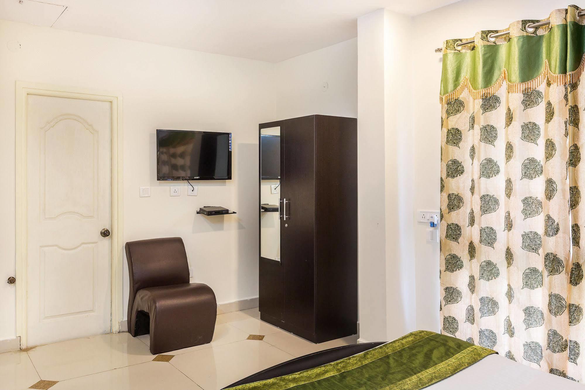 Hotel Treebo Srico, Banjara Hills Hyderabad Exterior foto