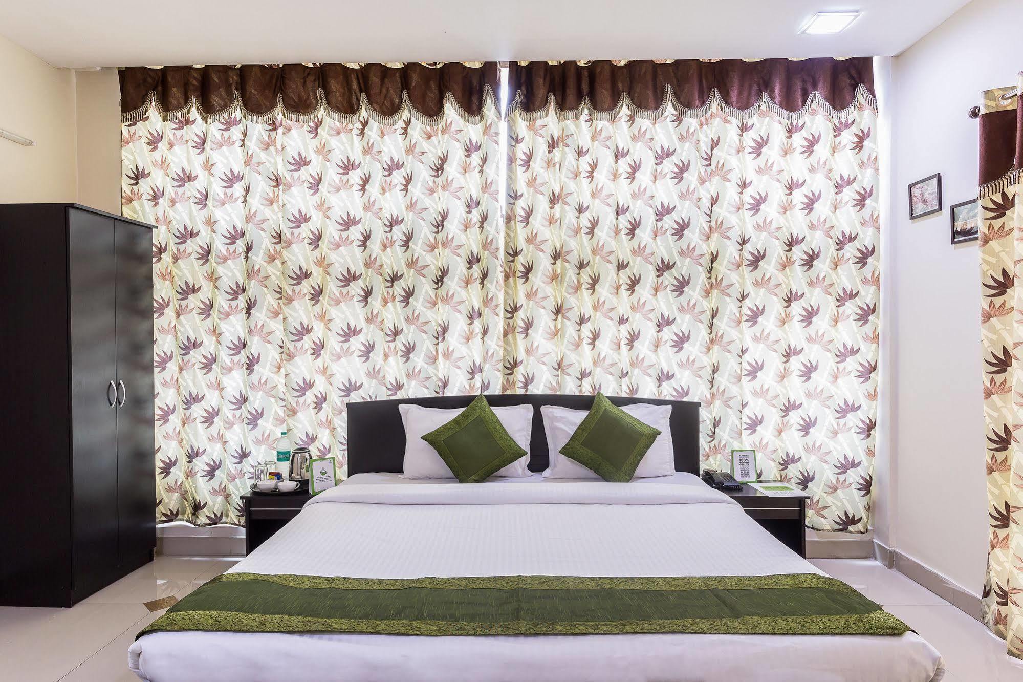 Hotel Treebo Srico, Banjara Hills Hyderabad Exterior foto