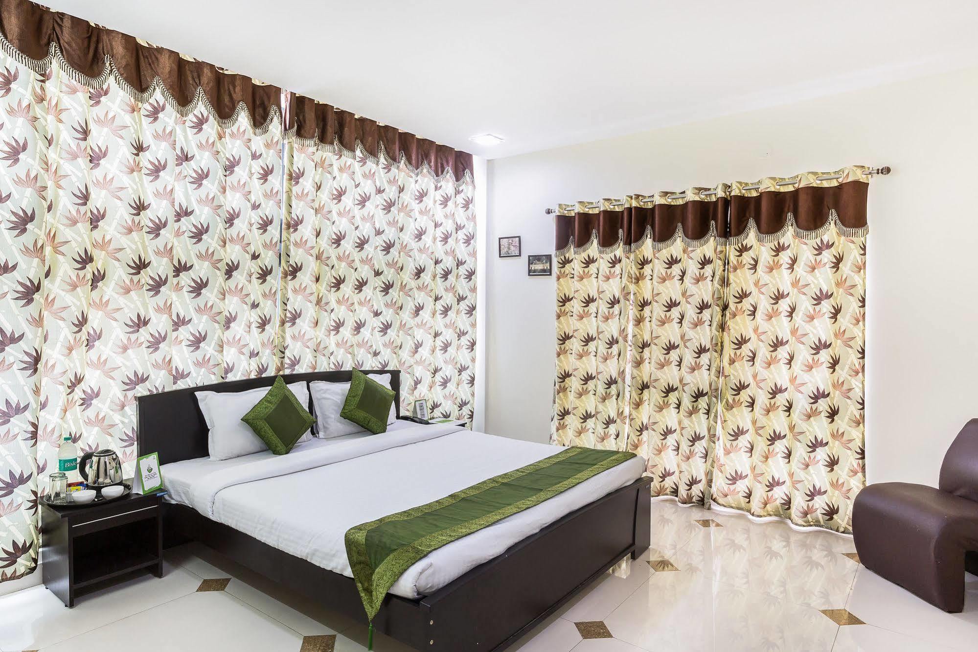 Hotel Treebo Srico, Banjara Hills Hyderabad Exterior foto