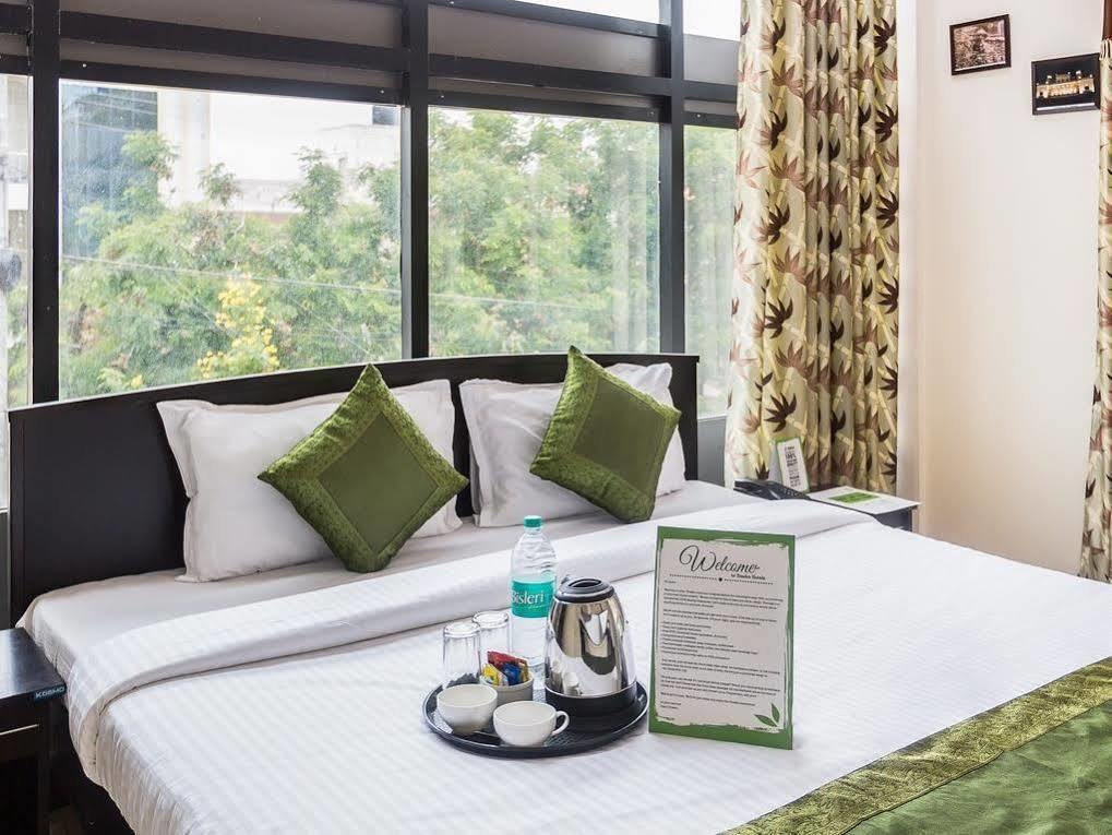 Hotel Treebo Srico, Banjara Hills Hyderabad Exterior foto